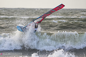 Iballa smacks the Sylt shorebreak