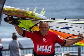 Bauer Photo-8968 Richard hall carrying gear