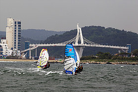 K12 sl Ross Williams heads to mark two Ross Williams heads to mark two