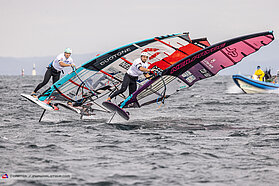 Foil slalom action 00485