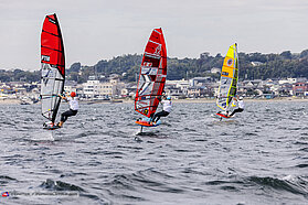 Foil slalom action 00415