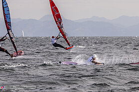 Foil slalom action 00462