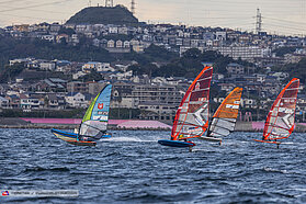 Foil slalom action 00510