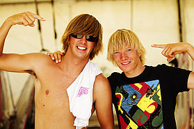 Matching hair styles