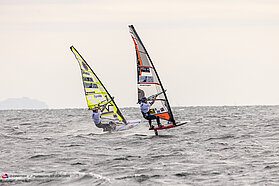 Foil slalom action 00489