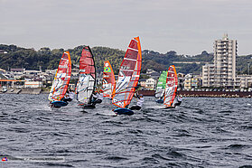 Foil slalom action 00410