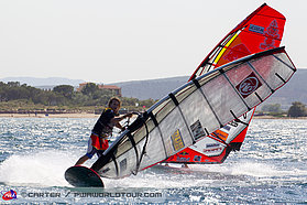 Finian holds off Bjorn