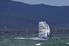 Pieter Bijl holds off Albeau