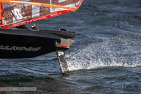 Foil slalom action 00450