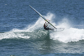 KA181 Mckercher rides in 6 knots on SUP!