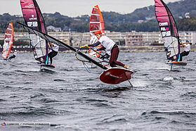 Foil slalom action 00420