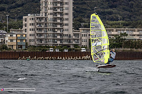 Race four action 0418