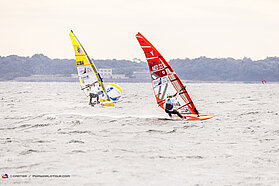 Foil slalom action 00482