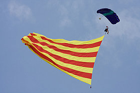 Skydiver brings down the Catalunya flag