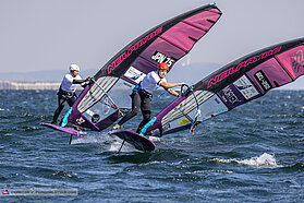 Foil slalom action 00430