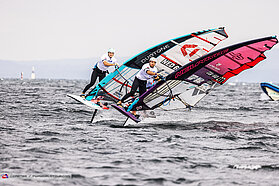 Foil slalom action 00484