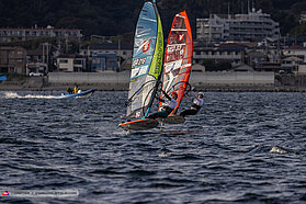 Foil slalom action 00499