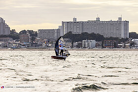 Foil slalom action 00495