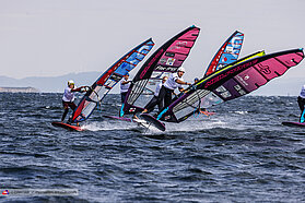 Foil slalom action 00436