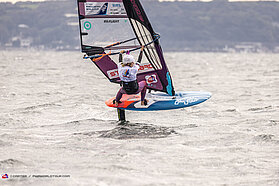 Foil slalom action 00483