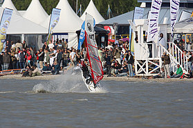 au08 fs v34 and crowd V34 and crowd