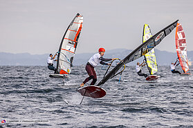 Foil slalom action 00487