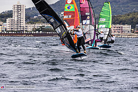 Foil slalom action 00416