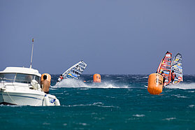 F09 sl Albeau and Dunkerbeck chase down Angulo Albeau and Dunkerbeck chase down Angulo