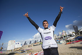 Fernandez takes the victory