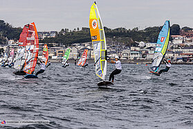 Foil slalom action 00414
