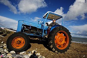 Victor Fernandez shows of his new wheels