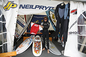 au08 fs tent display Tent display