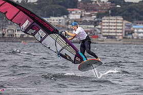 Foil slalom action 00422
