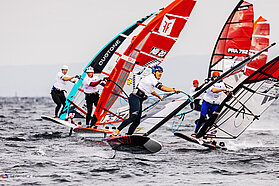 Foil slalom action 00469