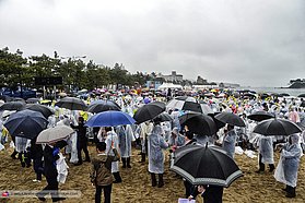 Rainy opening ceremony Jinha Beach